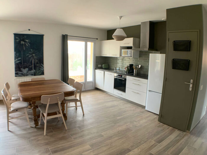 Grand gîte : vue de la salle à manger / cuisine